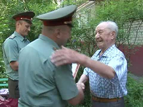 92-летнего курского ветерана поздравили сотрудники Росгвардии