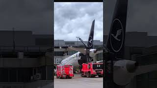Nose gear collapse - Human error