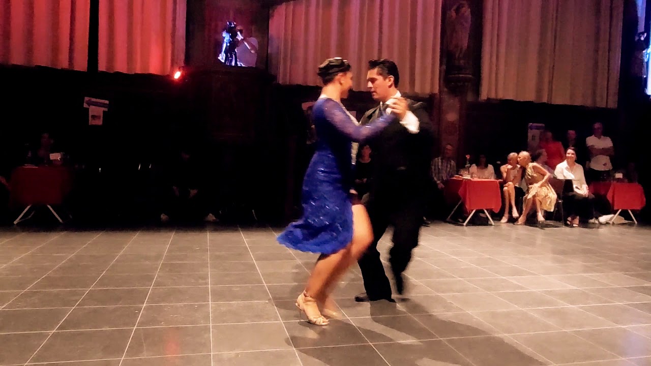 Edwin Espinosa y Alexa Yepes in altenakapel Kontich demo 4
