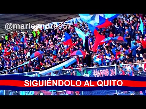 "Siguiéndole al Quito, no importa si es lejos" Barra: Mafia Azul Grana • Club: Deportivo Quito