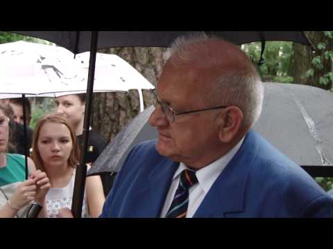 Dolnośląscy uczniowie na Ukrainie dbają o polskie cmentarze