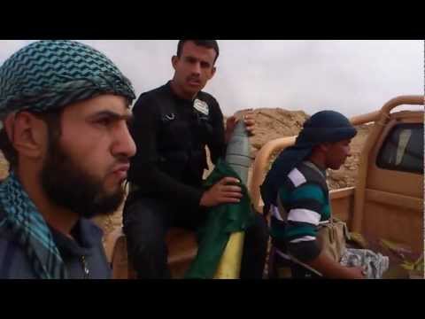 تجهيز قذائف الدبابة من قبل كتيبة المهام الخاصة في الميادين