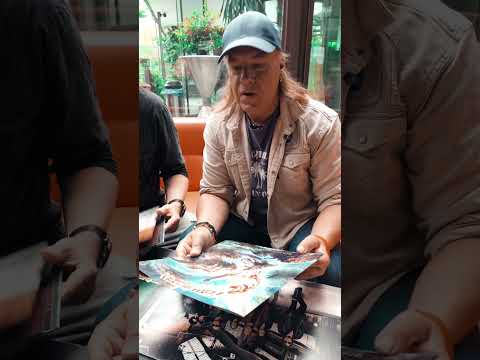 Deris & Kiske unboxing Giants & Monsters #helloween