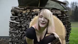 Das Video zu 'HOLZ' (jetzt ansehen) Das Video zu 'HOLZ' (jetzt ansehen)