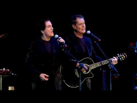 RESISTIRE 2020 por sus creadores, el DÚO DINÁMICO. (Grabado en un concierto en directo)