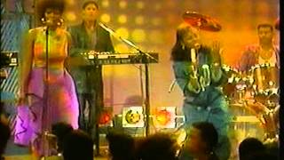 Skyy - "Givin' It (To You)" (Soul Train Line) / S.O.S. Band performance