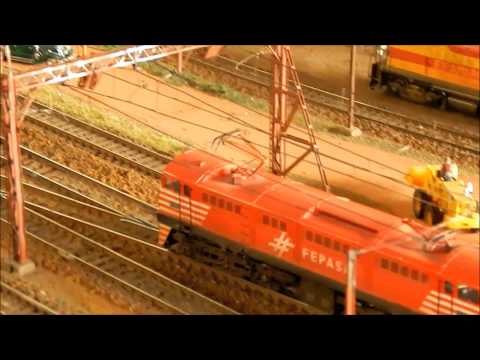 Teste de Catenárias -  Locomotiva Wandeca Fepasa vermelha