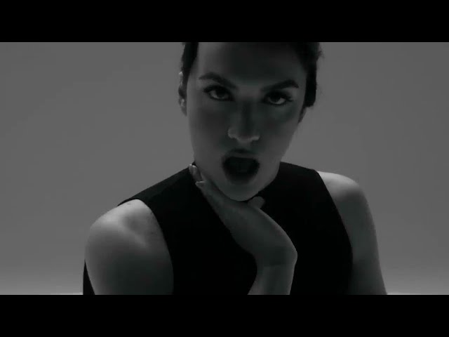 Video zu 'Bagno A Mezzanotte' ansehen Video zu 'Bagno A Mezzanotte' ansehen