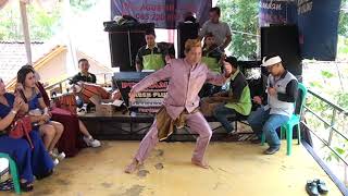 Download lagu 'Hayam ngupuk' abah opur mp3 Download lagu 'Hayam ngupuk' abah opur mp3