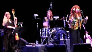 Maria Muldaur - Everything is Moving to Fast (Maui live 1.14.11)