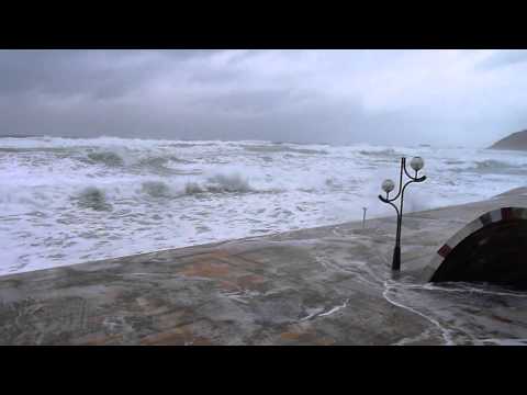 Olas muy grandes y mareas muy vivas en Zarautz 3-3-2014