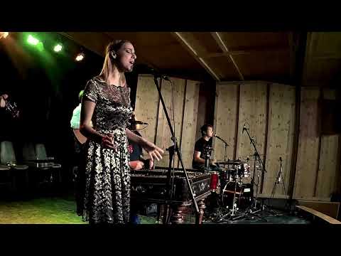 Cimbaliband és Danics Dóra - Indiánnyár (Live@Fonó)