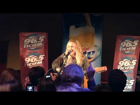 Melissa Etheridge - Come To My Window Acoustic Live (Excellent Quality)