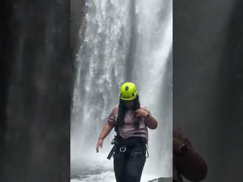 cascada = La Raka en la comarca Ngäbe-Buglé, belleza de lugar 😍🧗
