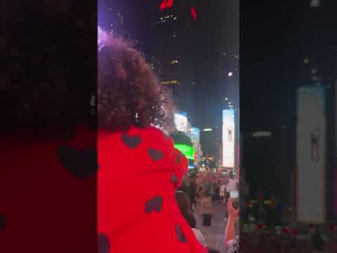 Street surfing New York City w/ @Devante2you - Wednesday Night Skate #rollerskating #rollerblading