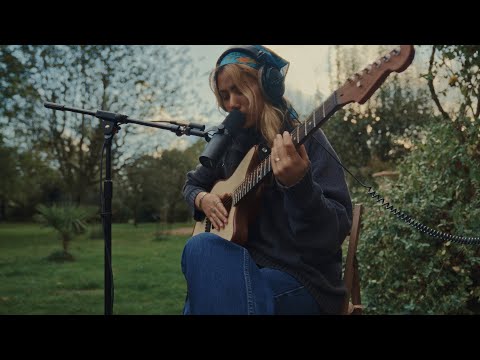 spill tab - Angie, Assis, Adore Me (Live Session from France)