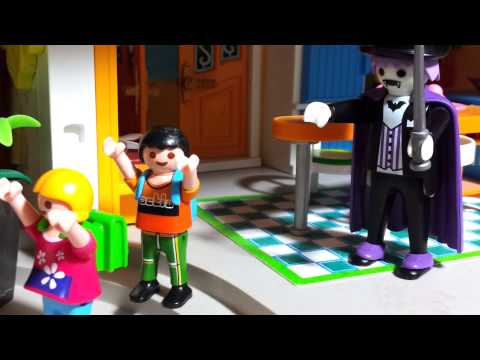 The Halloween party in the Playmobil House Movie Film Dollhouse 5302