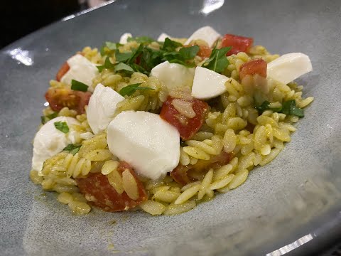 Pasta Fácil: Orzo con Pesto, Queso y Tomate