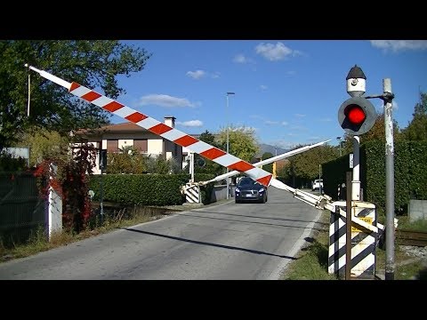 Spoorwegovergang Rosà (I) // Railroad crossing // Passaggio a livello