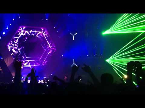 Transmission 2011 Part 2/12 - Markus Schulz lasershow *HD*