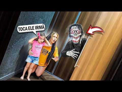 WE FOUND A MONSTER IN MY LITTLE SISTER'S CLOSET! *very scary