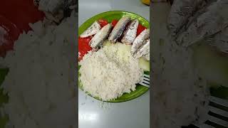 arroz tomate 🍅 cebolla y sardinas 😋