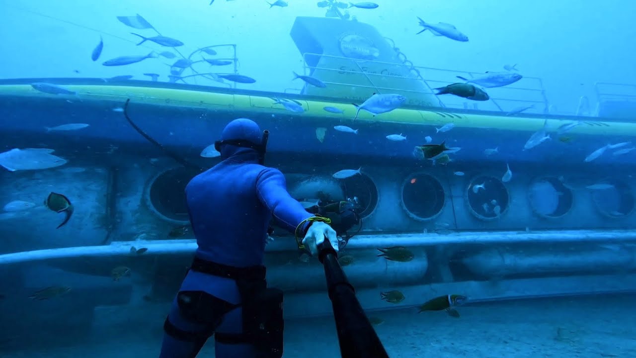 Apnea junto a un submarino ( -30m ) thumbnail