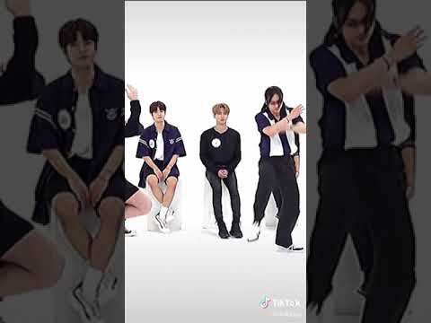 Chan and Hyunjin performing Red Lights #straykids