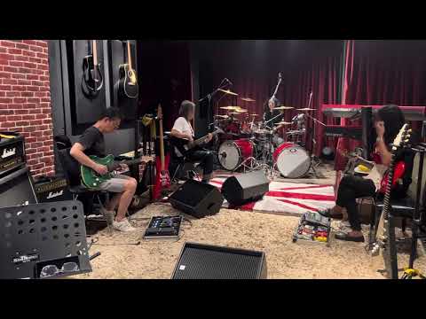 Ini solo pawana search Hillary n man kidal