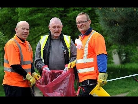 Të pastrehët i shndërrojnë varret në vend për të fjetur