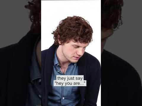 How fans react to Evan Peters according to himself 😂 #shorts #evanpeters