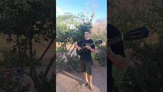 tocar violão