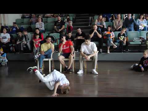 начинающие bboy Денди vs Добрыня - "ALL OPTION" break dance battle, брейкданс чемпионат