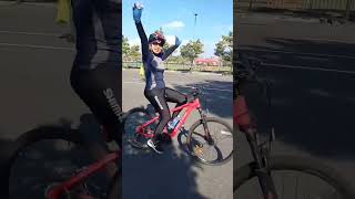 Download lagu VIRAL!!! gowes lepas tangan#shorts #subscribe mp3