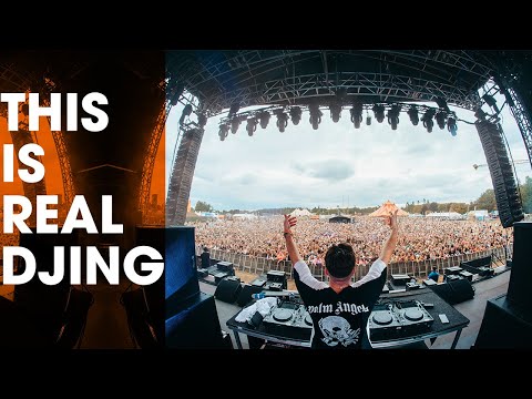 4 decks & 40,000 people... The best crowd of summer 2019?