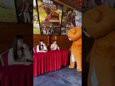 🤣See how the panda makes the girls drink water #new #viralvideo@TopTrending