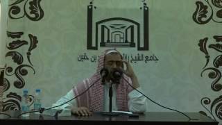 حكم لبس ثياب عليها شيء من الشعارات الكفرية وعلامات الأندية image