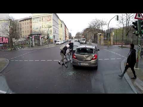 Fahrradfahrer gegen Autofahrer! Braucht mann darüber braucht man nicht zu diskutieren?!?