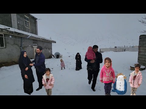 ❄🌧A harsh winter: Umm al-Binin, ill, on the snowiest day