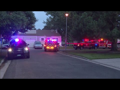 1 rushed to hospital in multi-home fire in Aurora