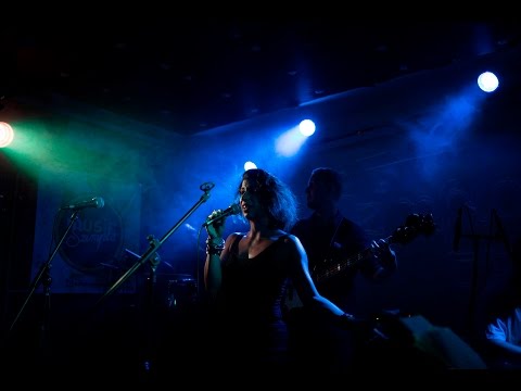 Lilienn Playflow feat. Gabó - Didn't cha know (Erykah Badu cover) @ Szimpla Kert