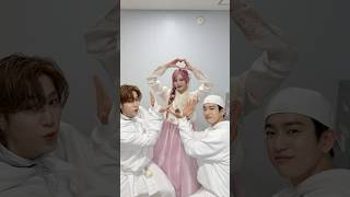 Love me, hold on me like a python🐍#GOT7 #갓세븐 #MARK #JINYOUNG #IVE #아이브 #LEESEO #PYTHON #GOT7_PYTHON