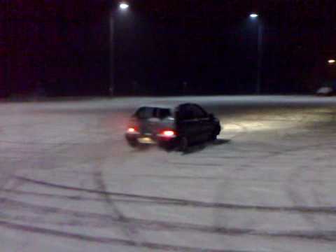 Daihatsu Charade 4WD 1.3i 8v stock on snow