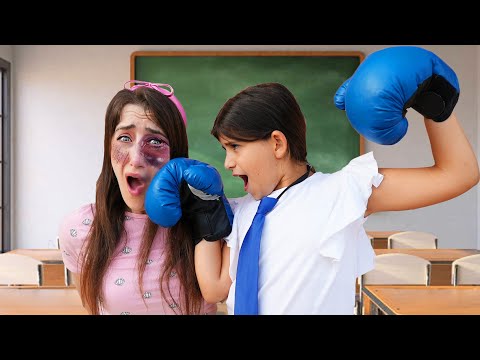 MAI GIOCARE CON LA MAESTRA CATTIVA!!!*TORNIAMO A SCUOLA, LA MAESTRA CI METTE IN PUNIZIONE!*