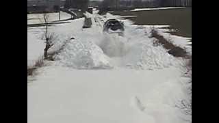 preview picture of video 'Un train chasse-neige défonce une congère'