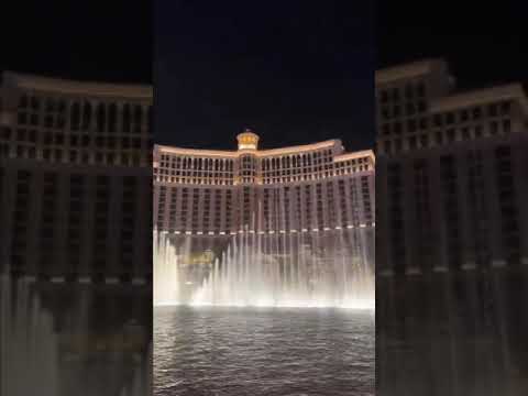 Bellagio Fountain Water Show at Night - Las Vegas Strip