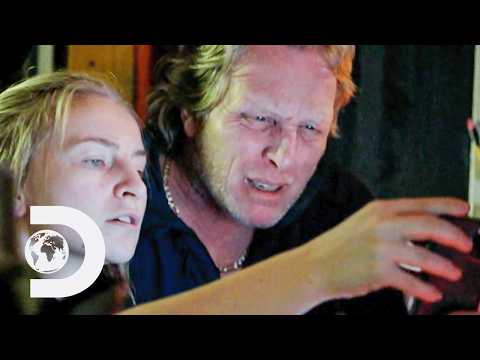 Mandy's Selfie Saves Sig's Crab Catch! | Deadliest Catch