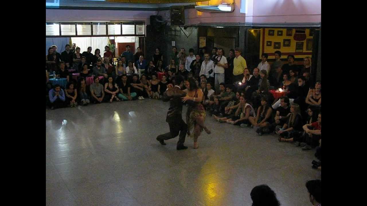 Video thumbnail for JAVIER RODRÍGUEZ y VIRGINIA PANDOLFI en ¡Viva la Pepa! milonga (domingos en Malcolm) 2/4