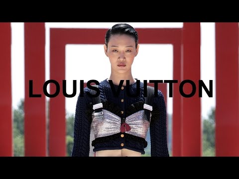 Louis Vuitton Cruise 2022 Fashion Show (Sora Choi, Mariam de Vinzelle…)