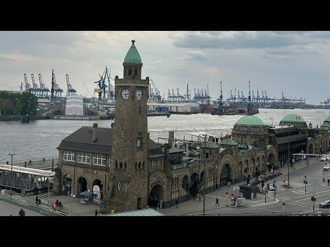 The floating dock-called the "Landungsbrücken" landing stages–is 700 mtr long.@Germanlifestory